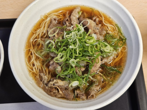 「牛肉ラーメン＋牛めしセット　890＋450円」@松屋 花輪SA（下り線）店の写真