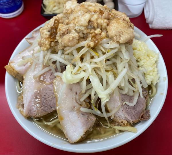 「小豚ラーメン  うずら  千切生姜塩蔵」@ラーメン二郎 神田神保町店の写真