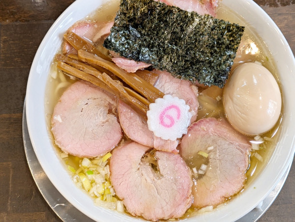 「東京塩ラーメン＋焼豚増＋味玉」@自家製麺 うるちの写真