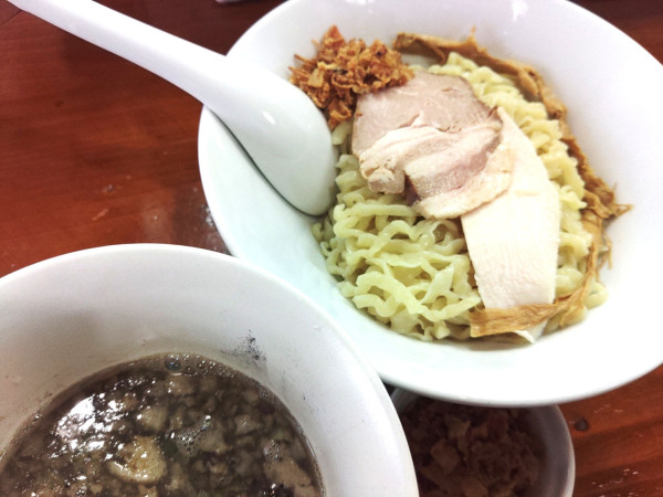 「【限定】ブラック醤油つけ麺￥950・フライドオニオン￥100」@無化調煮干しらぁ麺 誠実の写真