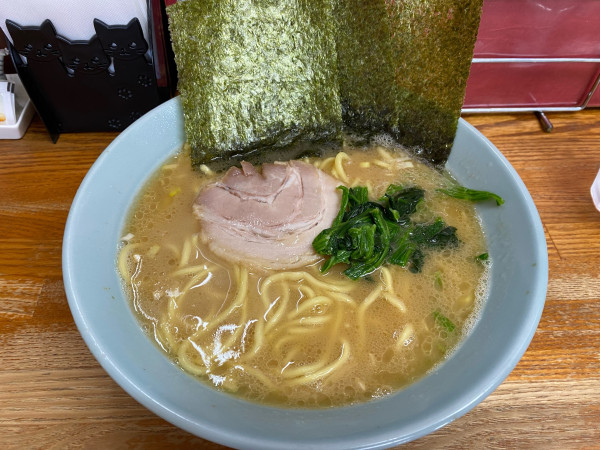 「豚骨醤油ラーメン（麺固め）950円」@横浜ラーメン はま家の写真