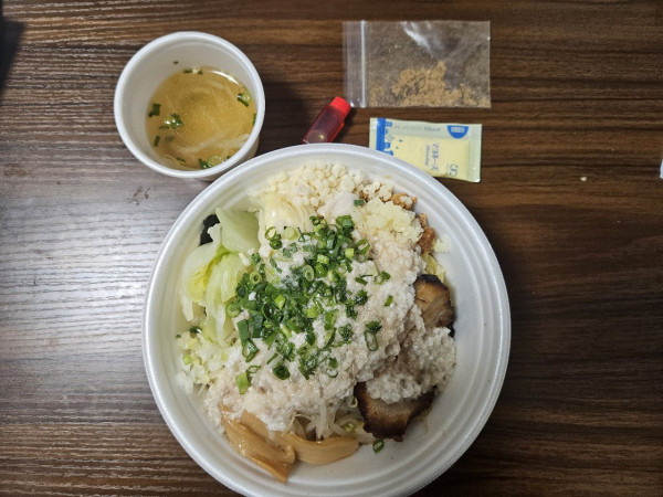 「背脂まぜめん(白)」@まぜめん91 神峰店の写真