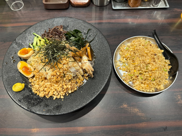 「冷やし中華（大盛）1,030円＋半チャーハンセット280円」@環七ラーメン 周麺の写真