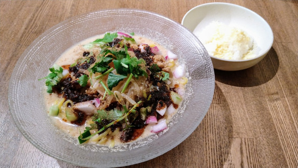 「【限定】冷やし豆乳タンタン麺(辛め)＋ミニチーズライス」@鶏ポタラーメンTHANK 鎌倉小町店の写真