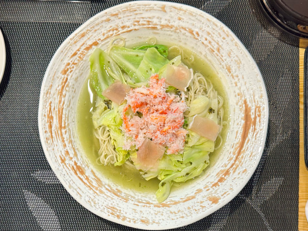 「★＜4月＆5月限定＞紅ずわいとバジルのまぜそば🍜¥1,100」@Ramen&Bistro Crab Clubの写真