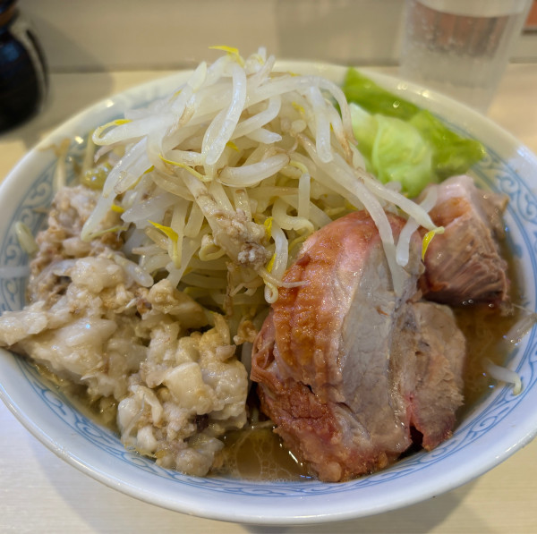 「らーめん（ヤサイ、アブラ）」@らーめん 陸 尾山台店の写真