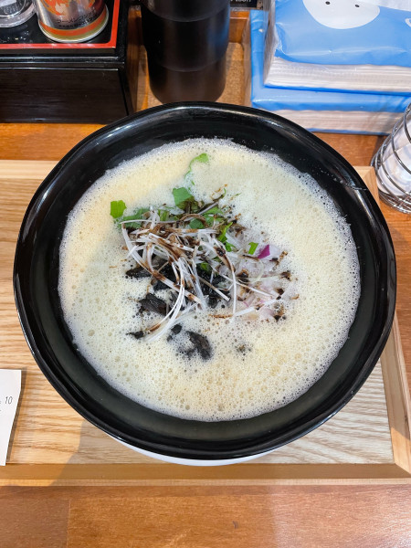 「鶏白湯　黒(950円)」@石田屋の写真