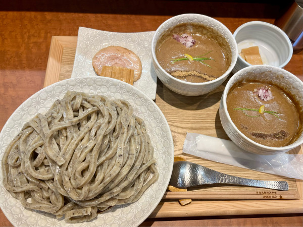 「御影つけめん 中+麺増し×２+汁増し」@手打式特級多加水 御影麺 鏑矢の写真