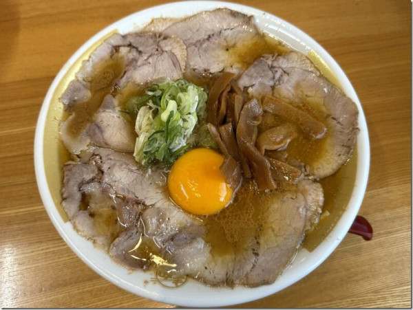 名物卵黄玉味噌中華（1078円）