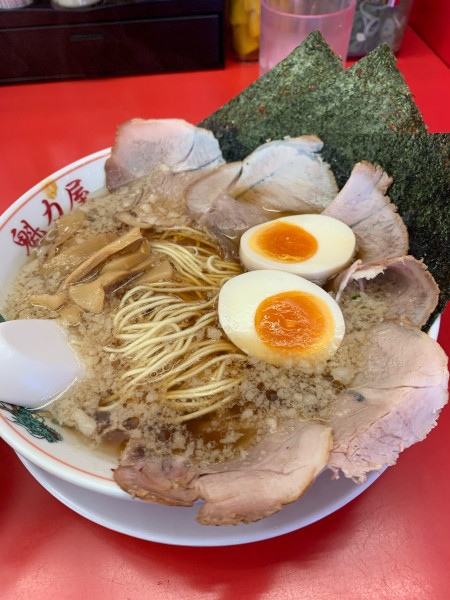 「京都背脂醤油全部のせラーメン」@魁力屋 センター南店の写真