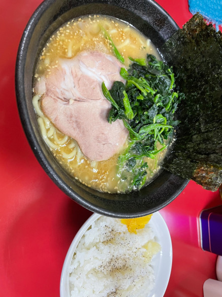 「ラーメンほうれん草増、ライス」@横浜家系  一二三家の写真