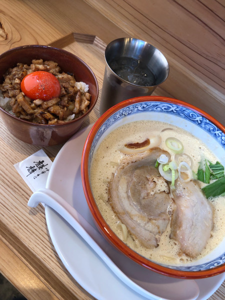 「味噌泡鶏白湯とチャーシュー丼」@中華そば 麒麟の写真