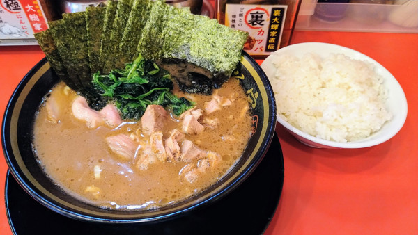 「朝ラーメン(味濃いめ・麵硬め)＋海苔・ライス食べ放題」@大輝家直系家系ラーメン 大総家の写真