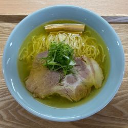 中華そば（塩）1100円、鶏油そば600円