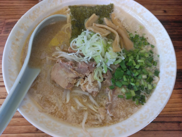 「背脂豚骨味噌ラーメン850円」@ラーメン 詠多の写真