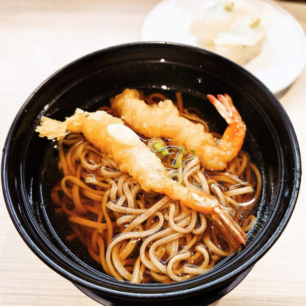 「えびの天ぷらそば」@はま寿司 柏十余二店の写真