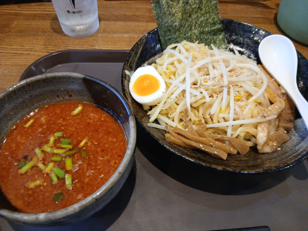 「つけ麵 チョイ辛・太麺 1080円」@メガらーめんの写真