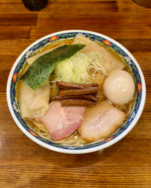 「奈つやのもちもち雲呑味玉中華そば（1300円）」@奈つやの中華そばの写真
