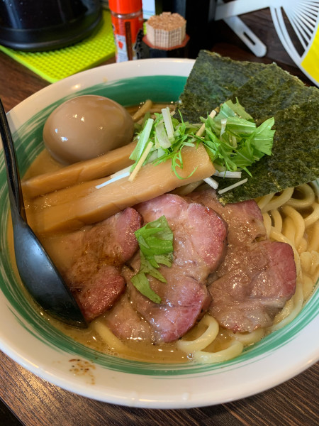 「特ラーメン」@自家製麺 麺屋 利八の写真