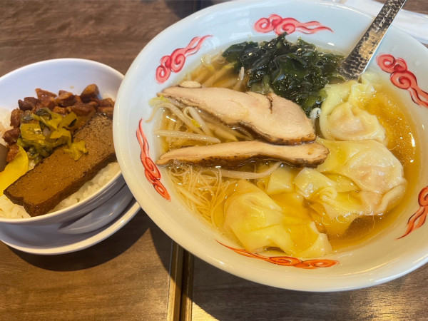 「肉わんたん麺(台湾極細麺)+ミニルーロー飯」@夜市菜 麺飯 台湾101の写真