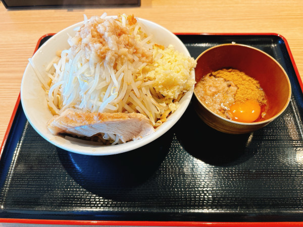 「汁なし 300g+天使の脂」@夢みてなんぼ 糸島店の写真