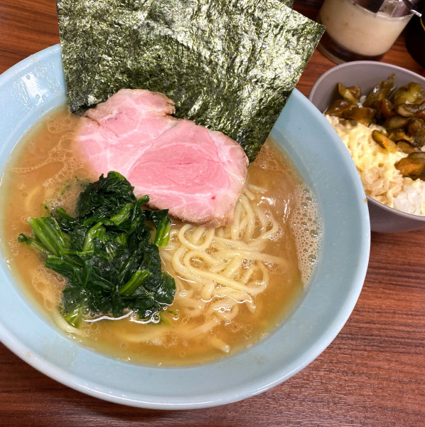 「ラーメン（並）800円」@横浜ラーメン 武蔵家 大山店の写真