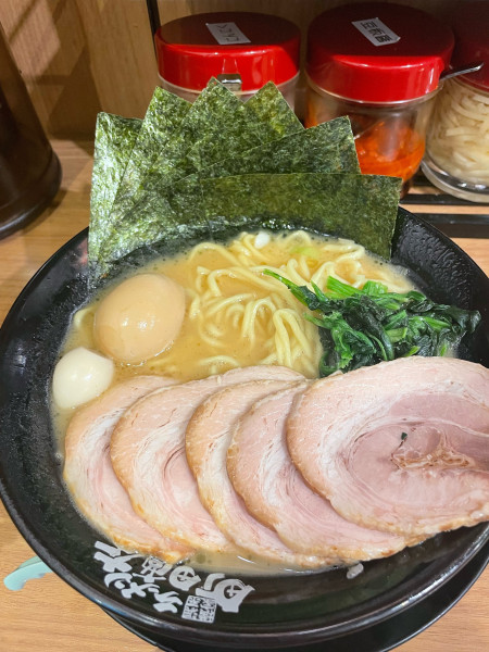 「MAXラーメン（大盛り）＋チャーシュートッピング」@町田商店 水道橋店の写真