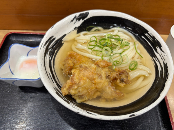 「冷とり天うどん」@こんぴらさん 新橋店の写真