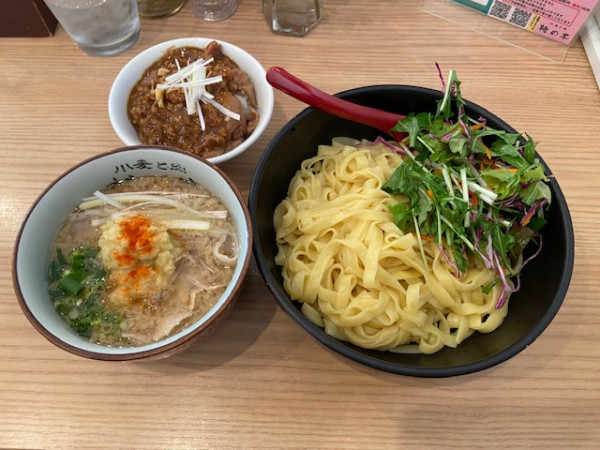 「背脂生姜醤油・ミニ生姜カリーテール丼」@小麦と肉 桃の木の写真