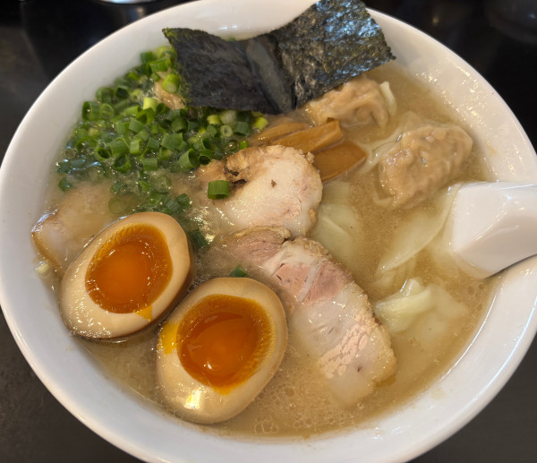 「雲呑麺＋醬蛋」@らーめん 茂木の写真