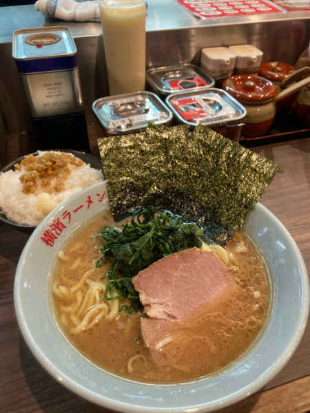「ラーメン並　ライス小」@横濱ラーメン あさが家 本店の写真