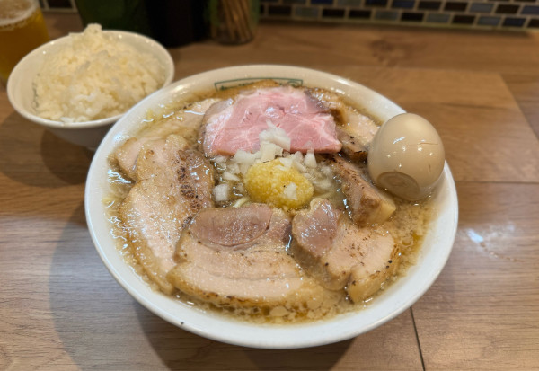 「【限定】特製お肉ラーメン(醤油)¥1500、ライス¥150」@らーめん ニューカッパの写真