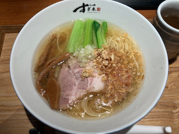 「塩らぁ麺、固め」@らぁ麺すぎ本 丸の内店の写真