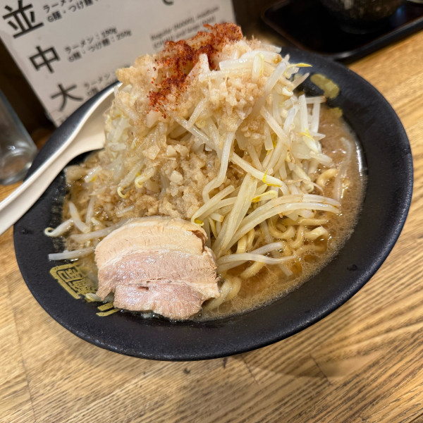 「Ｇ麺大盛『コール』 ニンニクなし、もやし普、背油多、濃さ濃」@三代目やっとこ 六天魔の写真