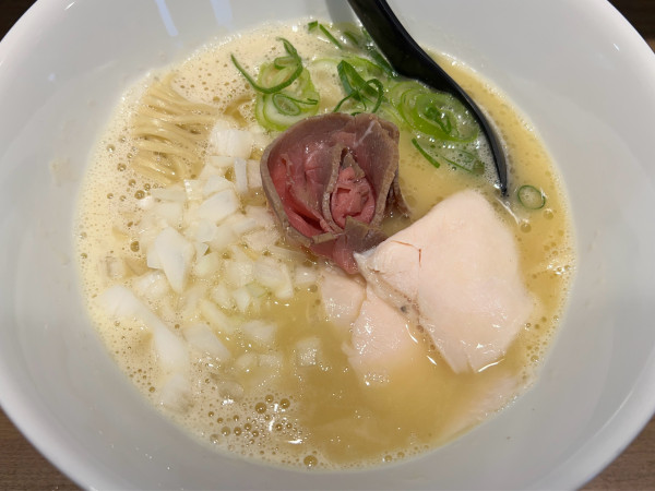 「鶏ゅ白湯らーめん」@東京スタイル鶏らーめん ど・みそ鶏の写真