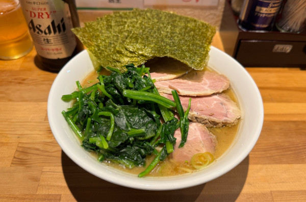 「チャーシューメン¥1100、中盛り¥100、のり¥100、ほうれ」@横浜家系ラーメン おか家の写真