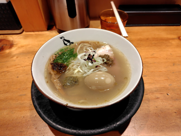 「味玉塩そば¥1500」@SOBAHOUSE 金色不如帰 新宿御苑本店の写真