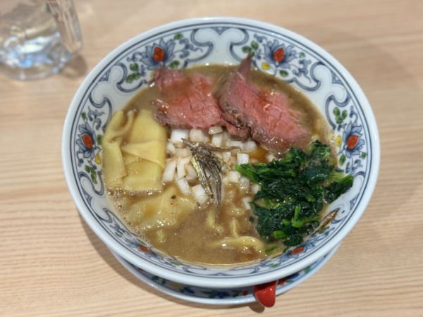 「すごい煮干しラーメン：898円(税込988円)」@BEEF KITCHEN STAND  秋葉原電気街口店の写真
