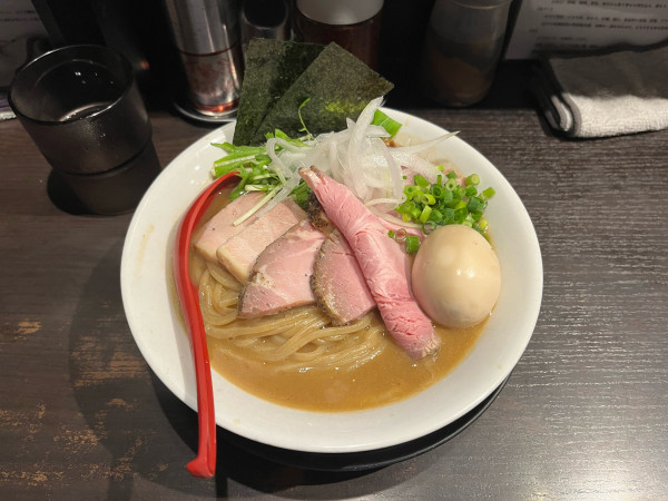 「特製煮干し豚骨ラーメン中盛り1500円」@麺処 夏海の写真