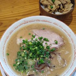 博多ラーメン＋替え玉､もつ飯