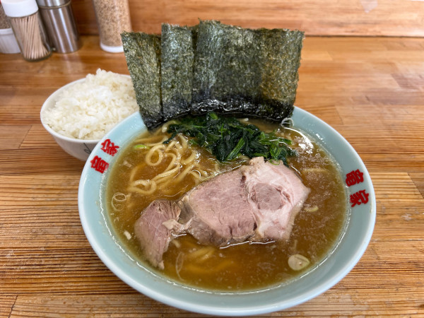 「ラーメン + ライス」@ラーメン竜家 六角家姉妹店の写真