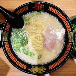天然とんこつラーメン＋半熟塩ゆでたまご＋追加ネギ＋生ビール