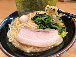 「濃厚豚骨ラーメン(醤油かため)(920)」@横浜家系ラーメン 鶴見家 鶴見西口店の写真