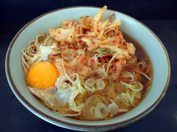 「かき揚げそば＋生卵」@文殊 両国駅前店の写真