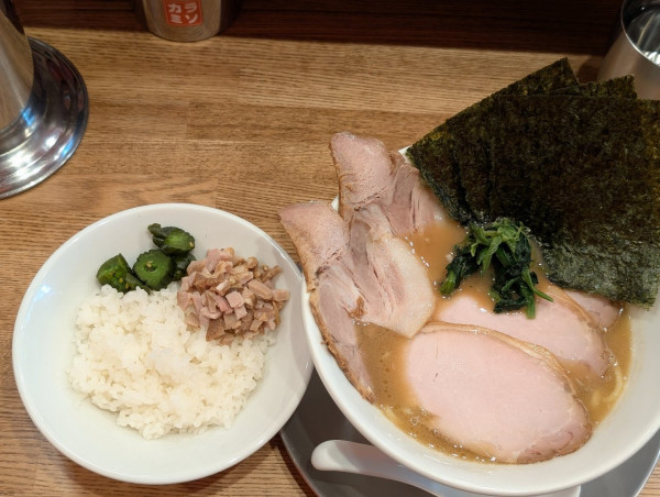 「なま醤油とんこつ」@なま醤油とんこつ フルスイングの写真
