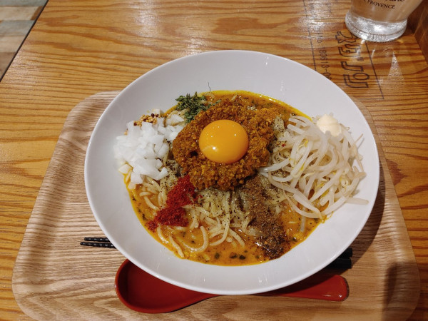 「黄色いまぜめん　大盛り　1100円　二口ごはん120円」@SPICE 麺 アッ晴れの写真