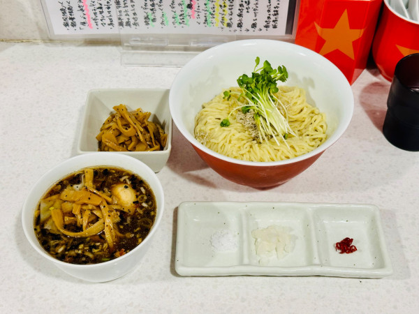 「【限定】特製ジンジャーブラック昆布水つけ麺【1850円】」@ラーメン星印の写真