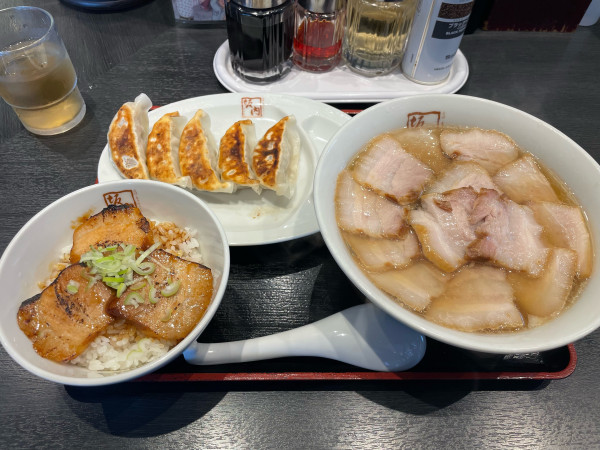 「焼豚ラーメン＋餃子5個炙り焼豚ご飯セット」@喜多方ラーメン 坂内 杉戸店の写真