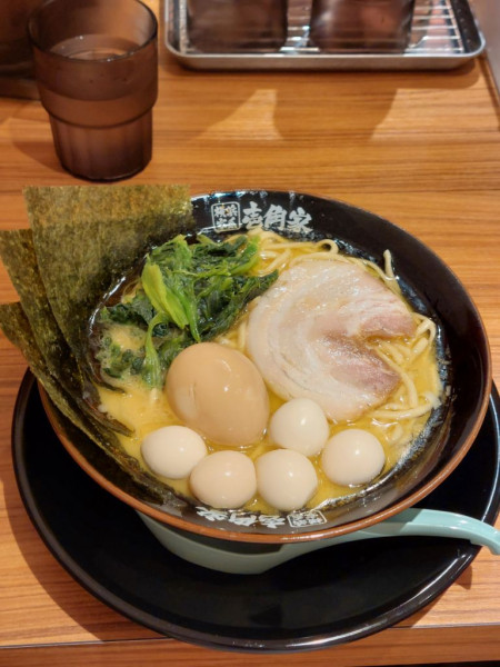 「味玉ラーメン＋うずら＋ライス」@横浜家系ラーメン 壱角家 五反田店の写真