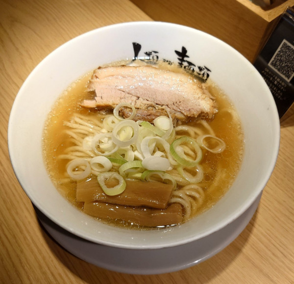 「らーめんmacro(厚切りチャーシュー、1199円)」@人類みな麺類の写真